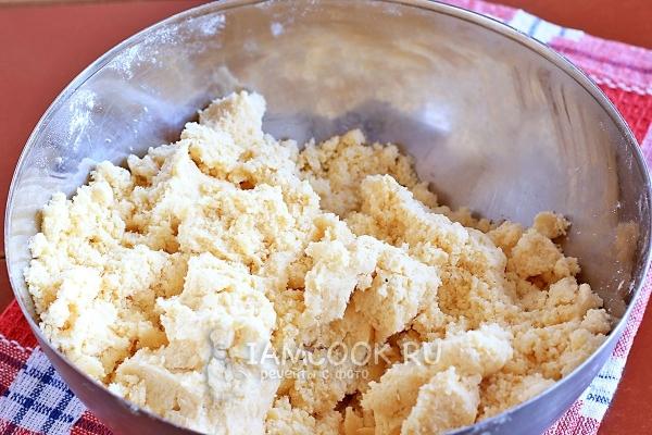 Смешать мед с мукой