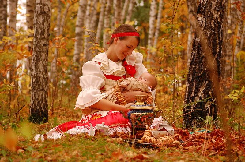 Пестовать. Фотосессия в русском стиле осенью. Осень у славян. Фотосессии в народном стиле на природе. Осенняя фотосессия в народном стиле.