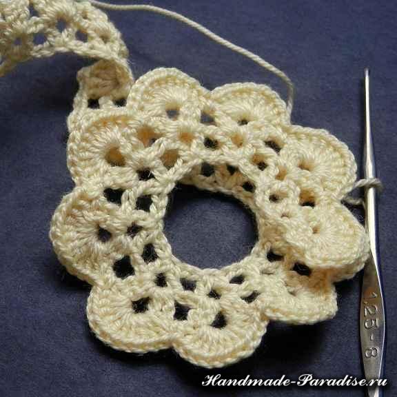 Вязаный коврик из розочек крючком