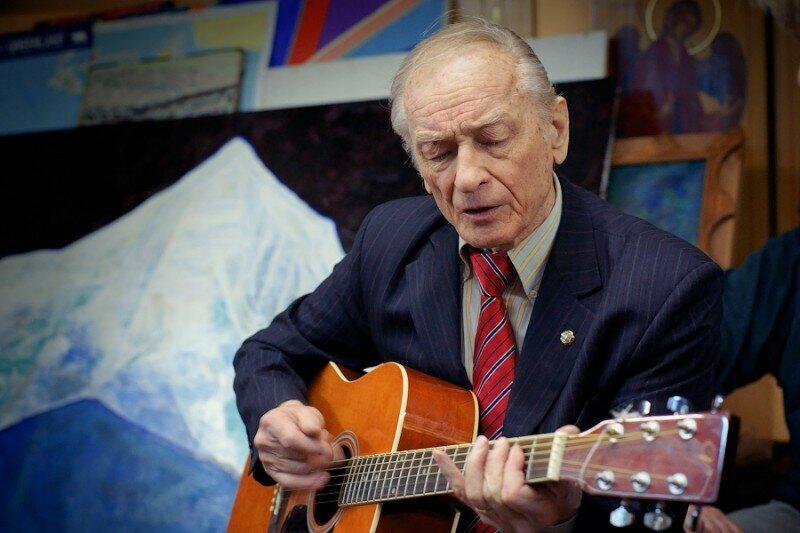 45 лет с женой, которая старше на 17 лет, личная жизнь и два сына актера Михаила Ножкина - один внебрачный