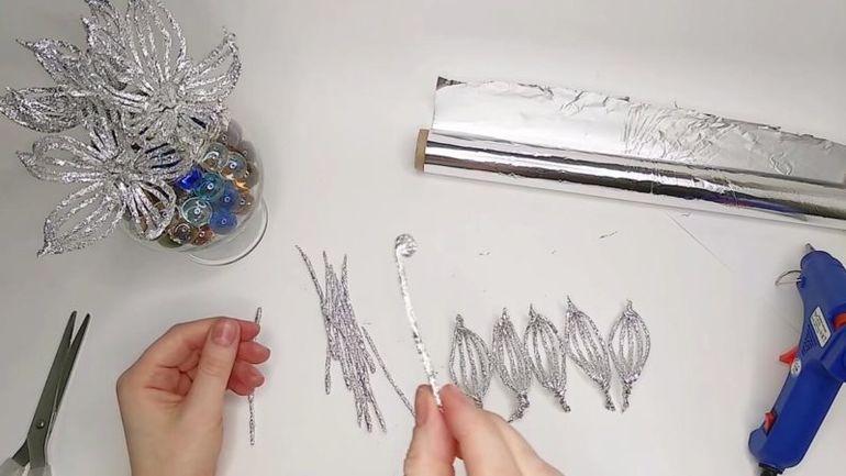 Серебристые цветы из фольги - мастер-класс » Женский Мир