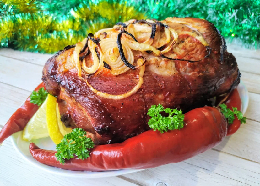 Мясо в духовке или любимый мясной рулет на праздничный стол
