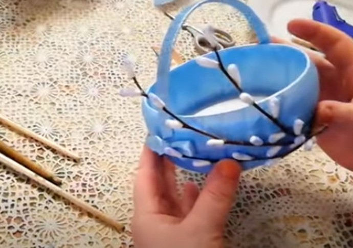 Как сделать пасхальную корзинку из пластикового ведерка
