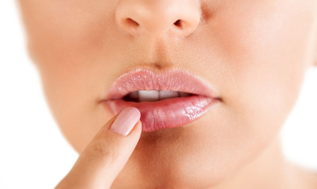 Почему появляется лихорадка на губах и её лечение