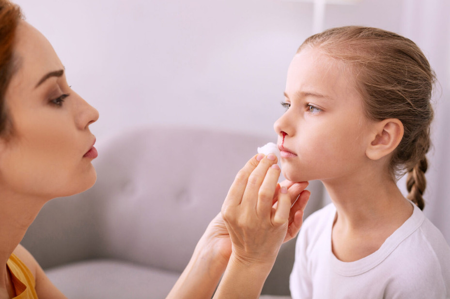 Почему бывают кровотечения из носа у детей и что делать в таких случаях