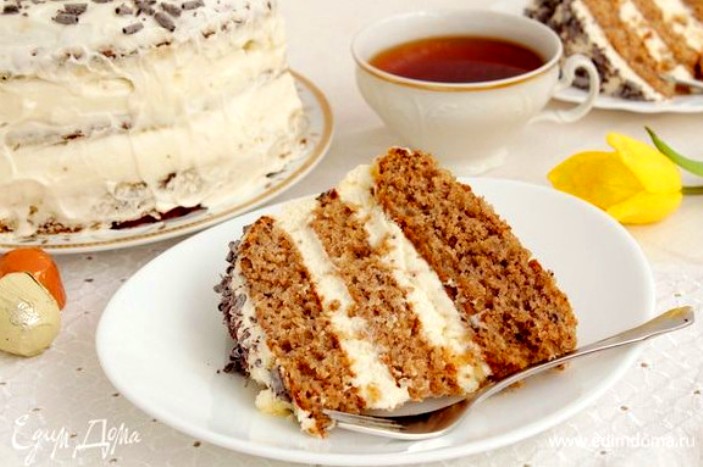 Ароматный торт с изюмом и орехами - пошаговый рецепт